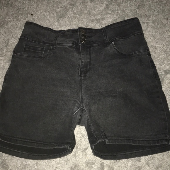 Women’s Black shorts size 13 - Picture 1 of 1